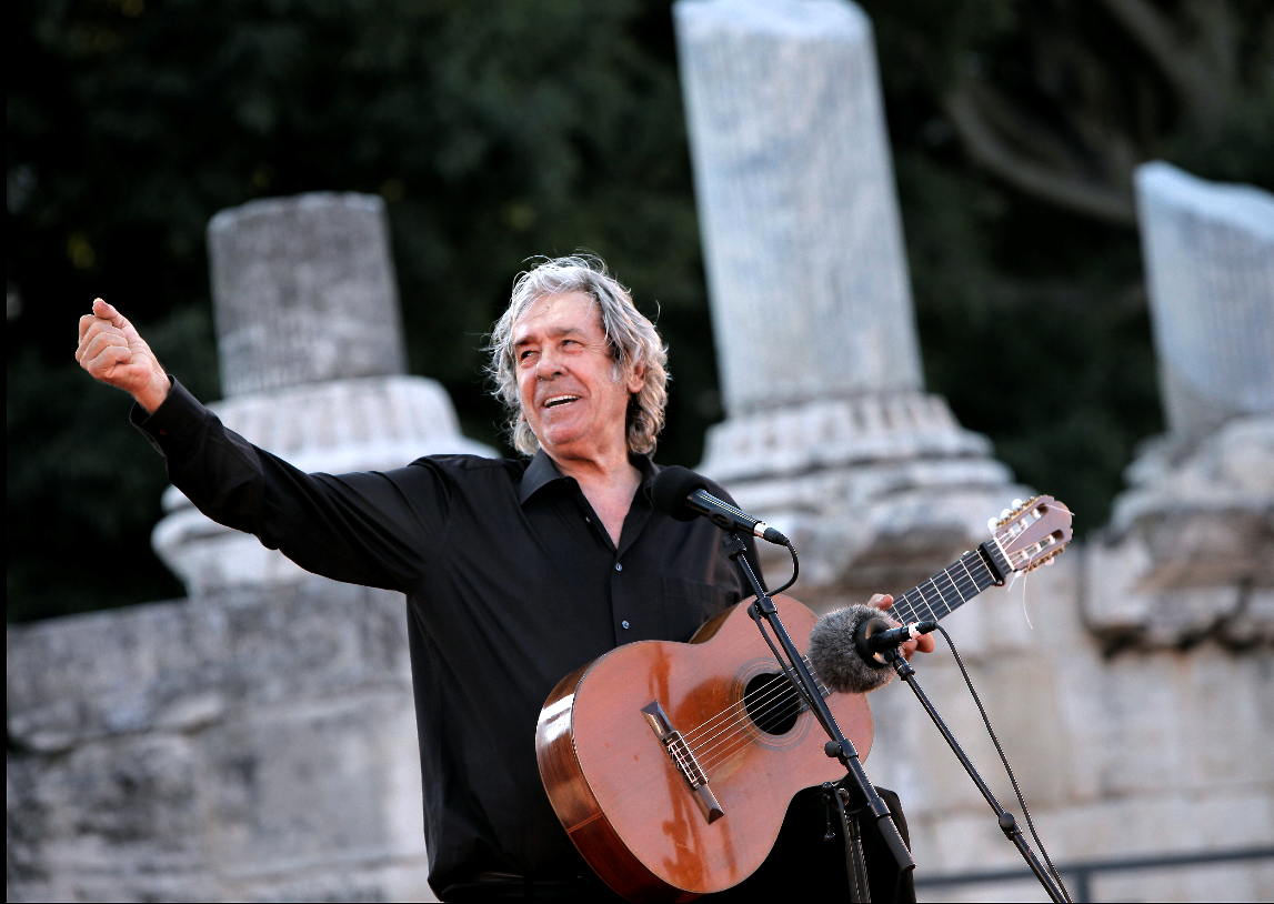 Foto recortada- Paco Ibánez